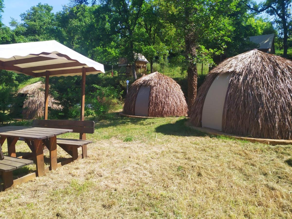 Camping Domaine De Senaud Albon Exterior foto