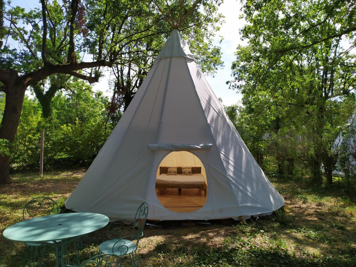 Camping Domaine De Senaud Albon Exterior foto